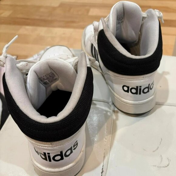Athletic_Shoes